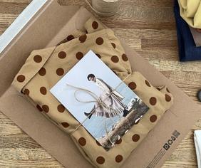 paper mailer for shipping apparel
